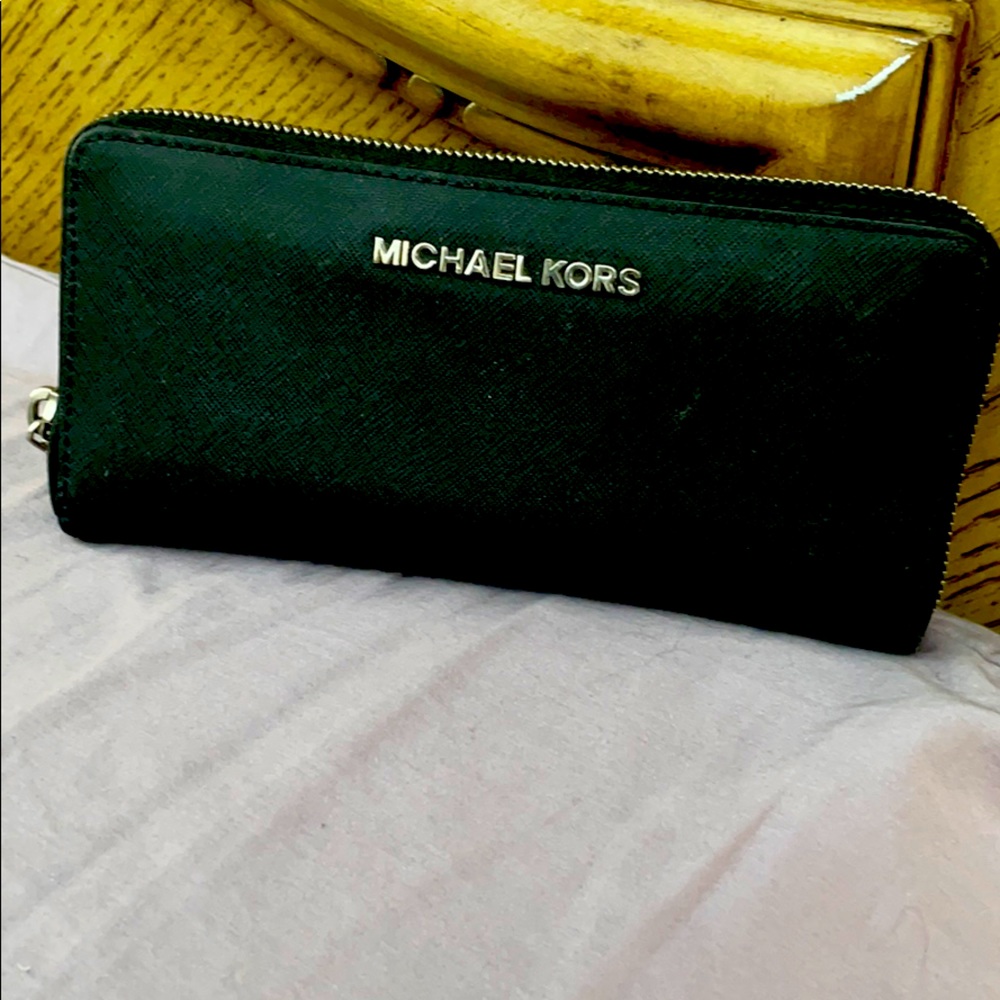 Michael kors wallet